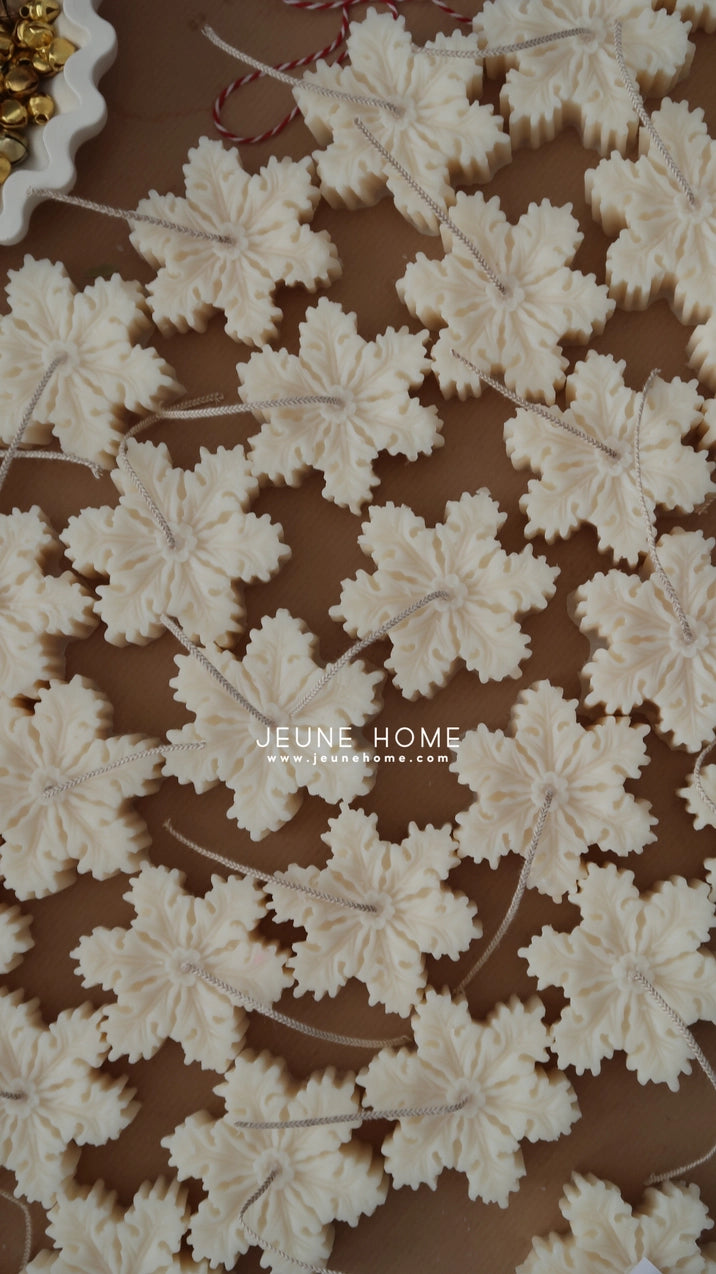 Snowflake Candle in Cream