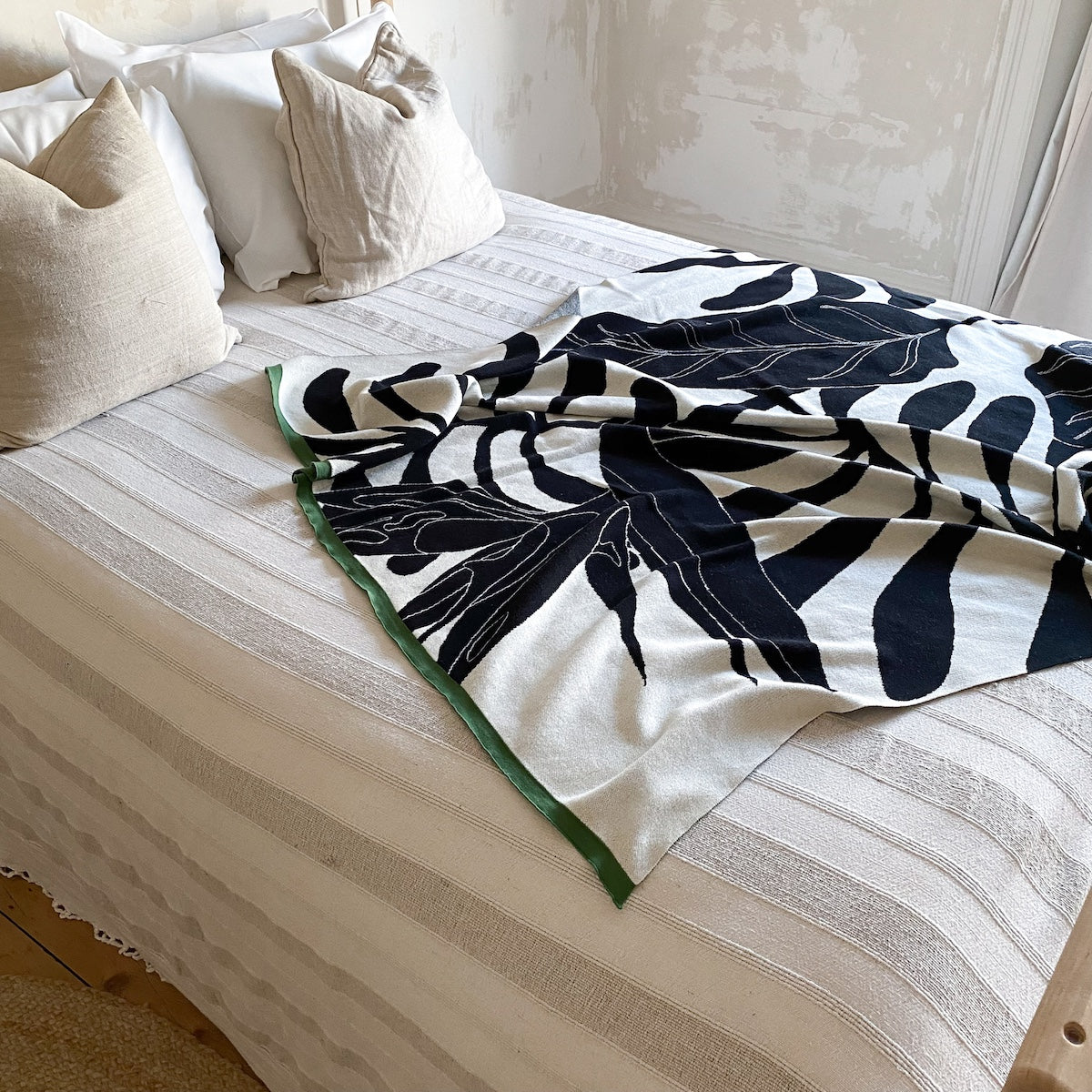 Cotton Knit Throw Blanket: Leaf Mono