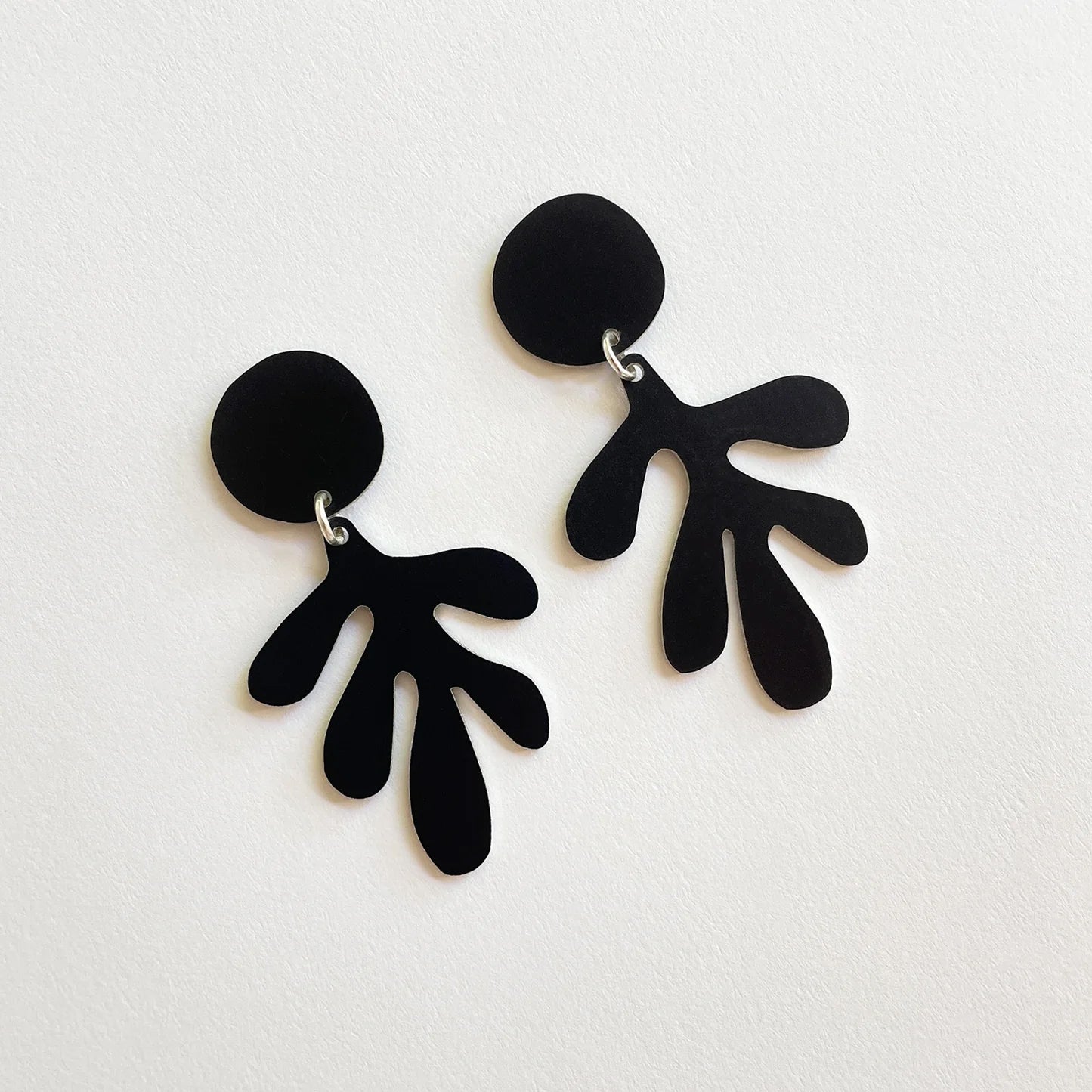 Dulse Earrings in Black