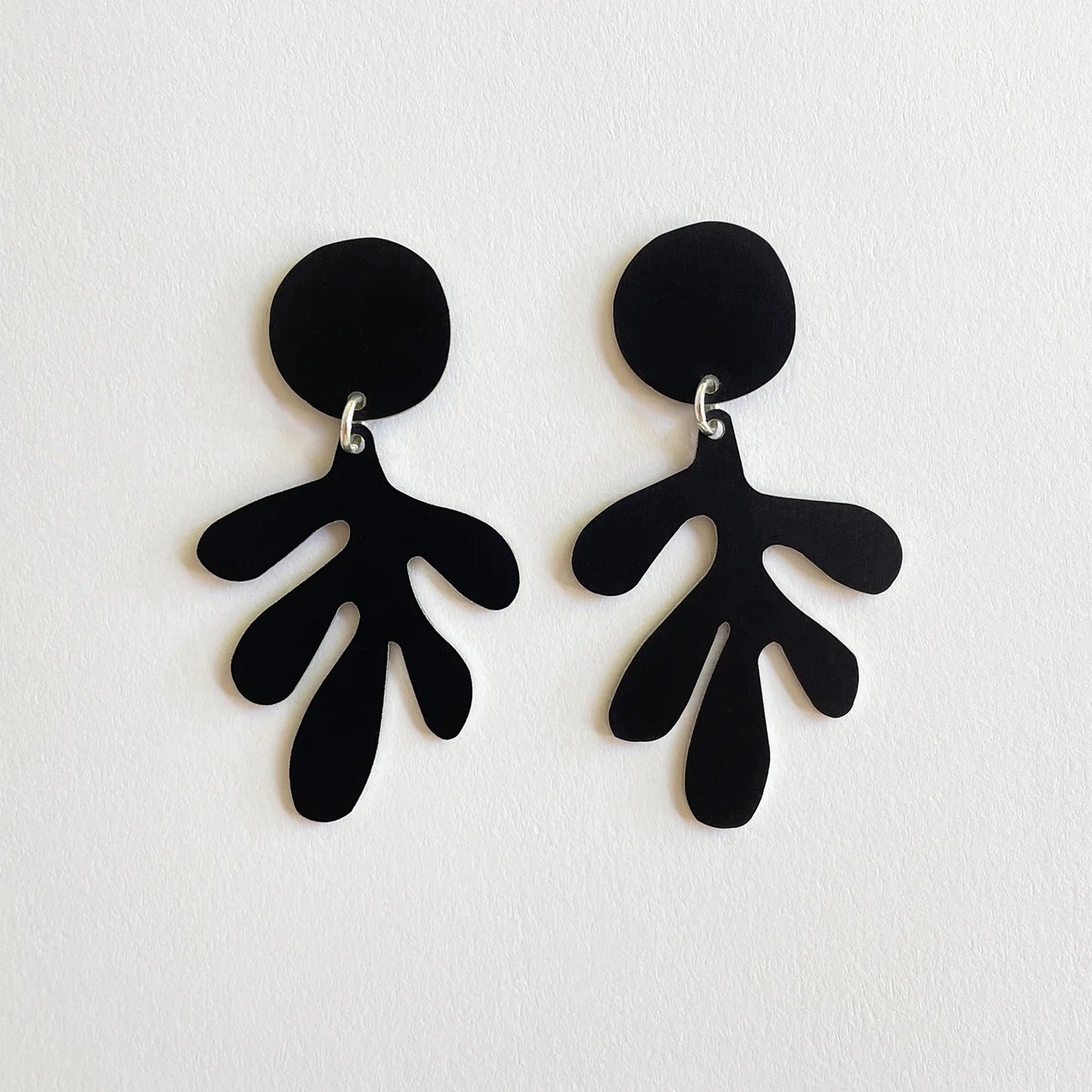 Dulse Earrings in Black