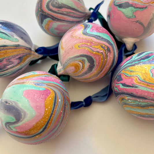 Marbled Bauble Marshmallows for Toasting