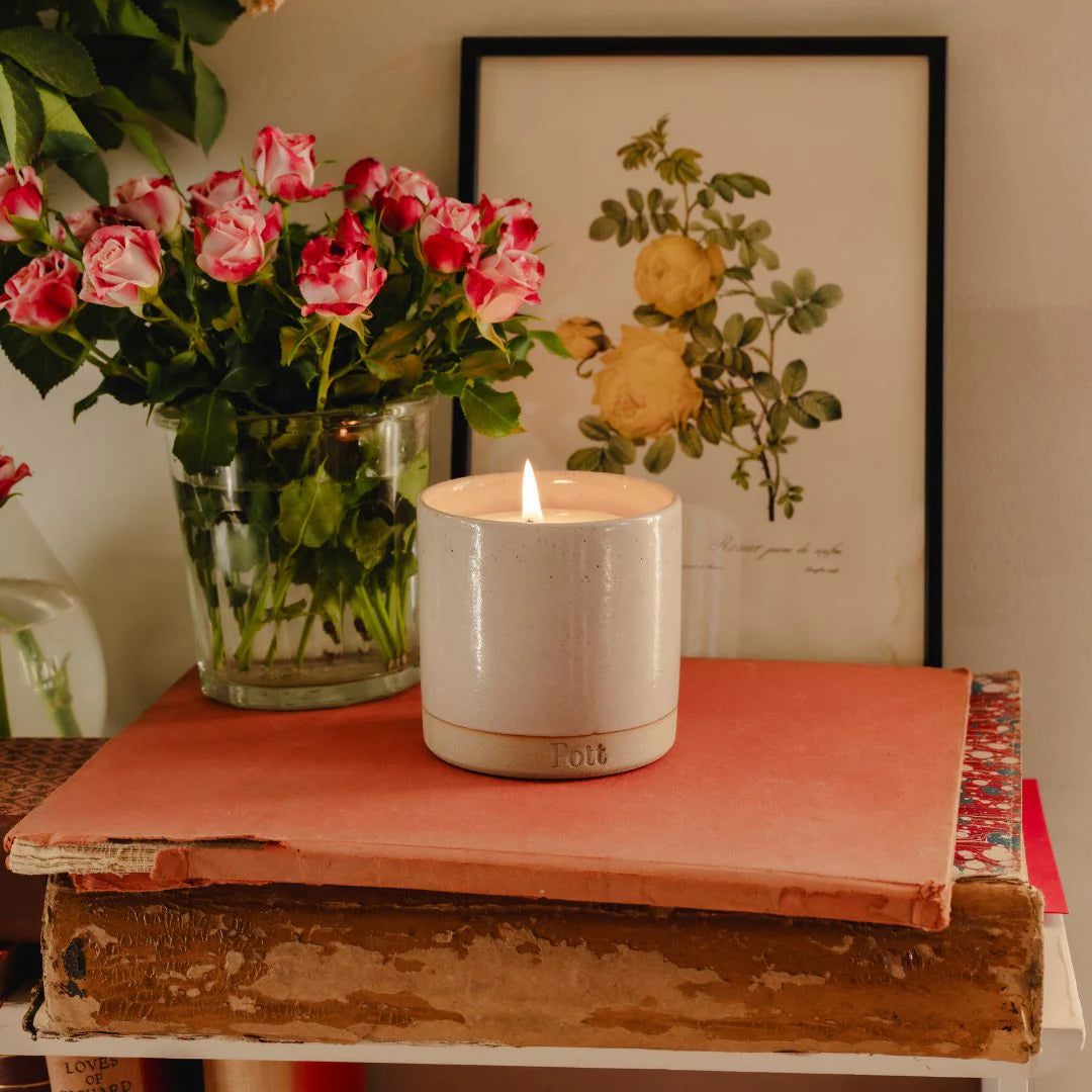 Blush Pott with Roses Candle