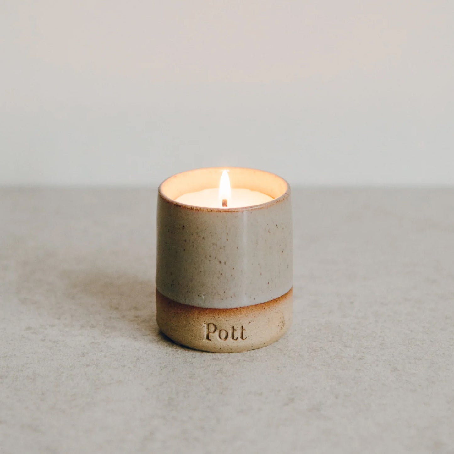 Petite Heather Pott with Tonka Candle